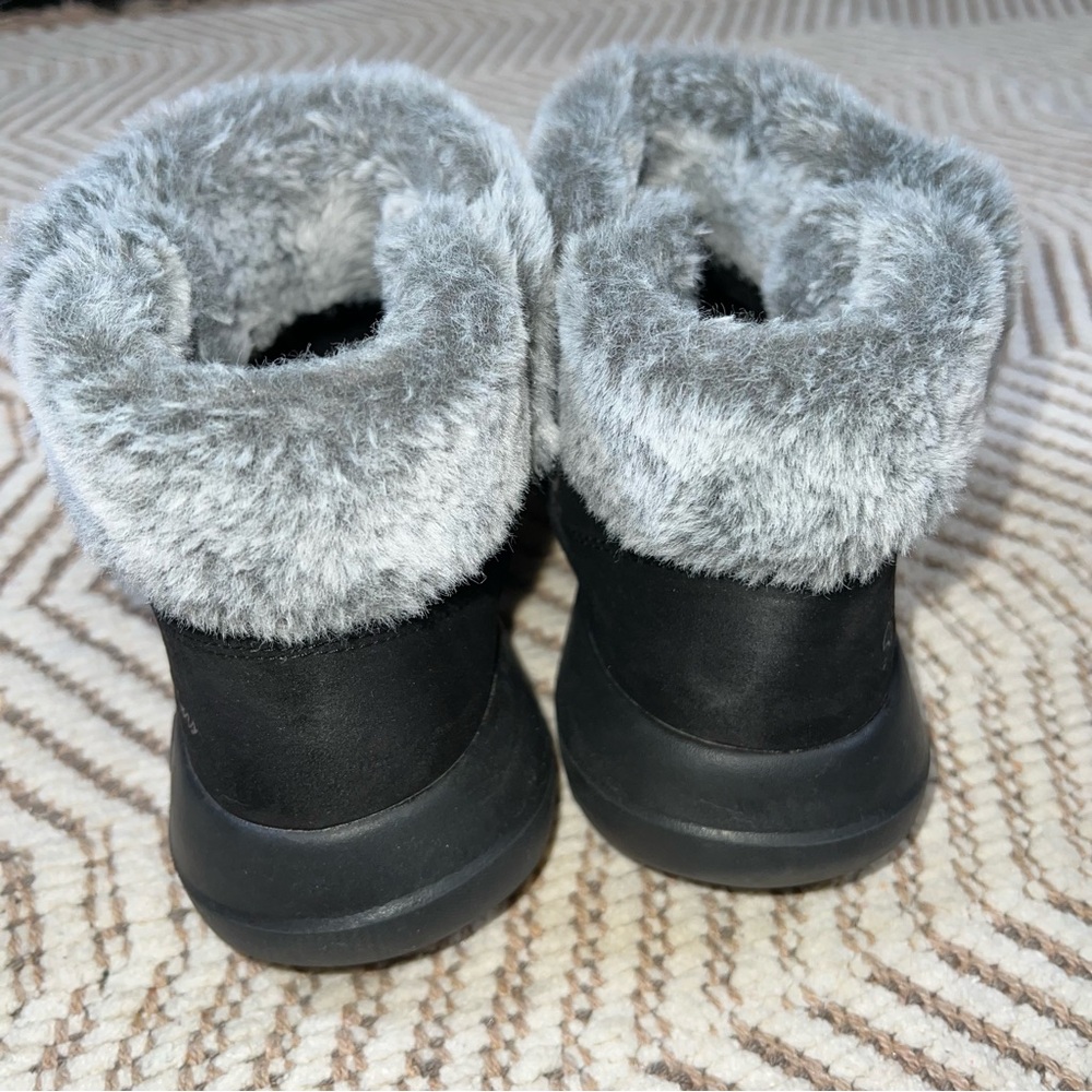 Skechers On the Go Winter Boots Women Black Bootie Faux Fur Lined Women’s Size 9 - Picture 3 of 10